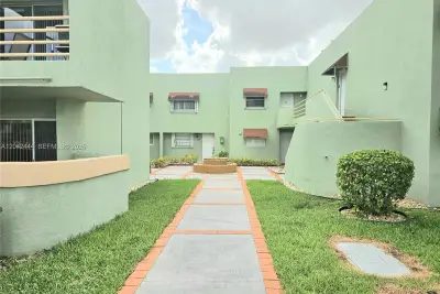 11071 NW 7th St #104-15, Miami: photo 1 of 55
