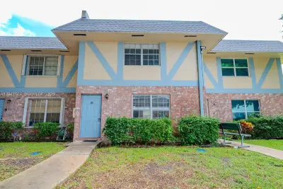 7501 Kimberly Blvd #116, North Lauderdale: photo 1 of 6