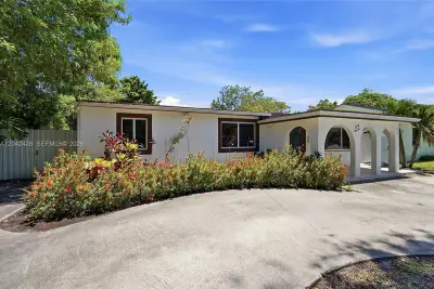 110 NW 125th St, North Miami: photo 1 of 37