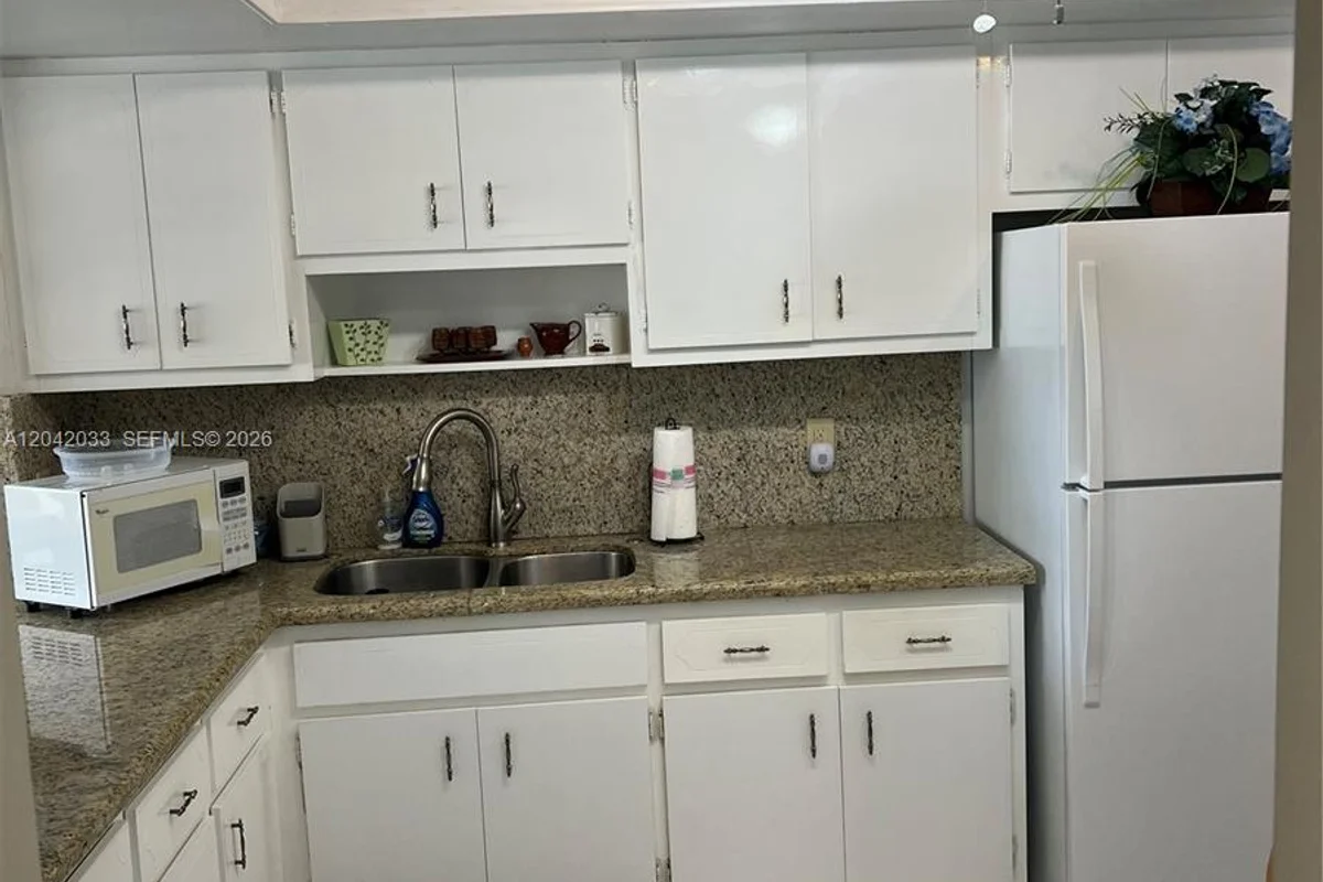 1351 NE Miami Gardens Dr #222E, Miami: photo 1 of 32