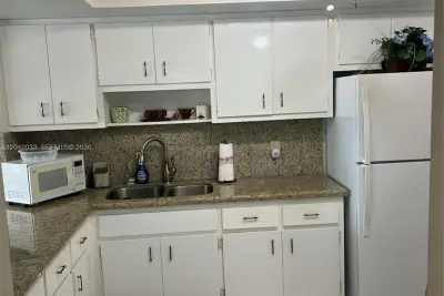 1351 NE Miami Gardens Dr #222E, Miami: photo 1 of 32