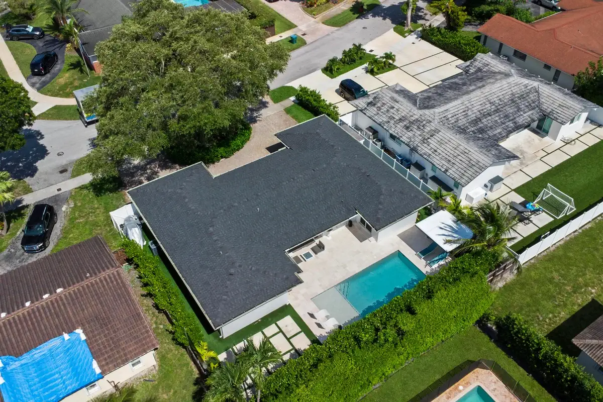 21303 NE 18th Pl, Miami: photo 1 of 41