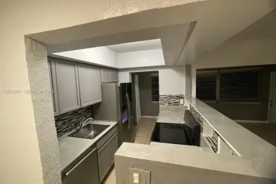 20490 NW 7th Ave #5, Miami Gardens: photo 1 of 17