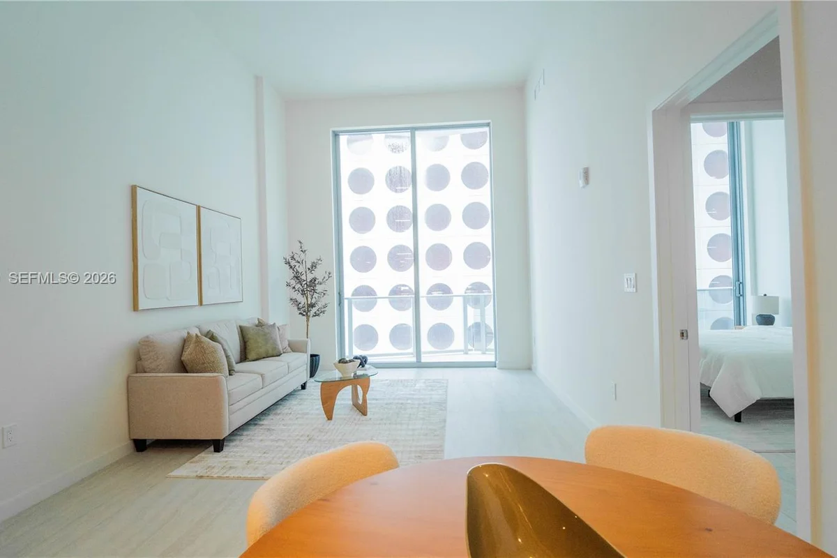 77 SE 5th St #311, Miami: photo 1 of 4