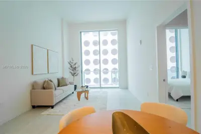 77 SE 5th St #311, Miami: photo 1 of 4