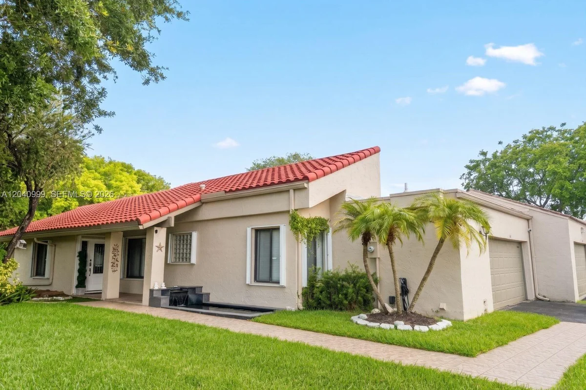 324 Patio Village Ter, Weston: photo 1 of 14