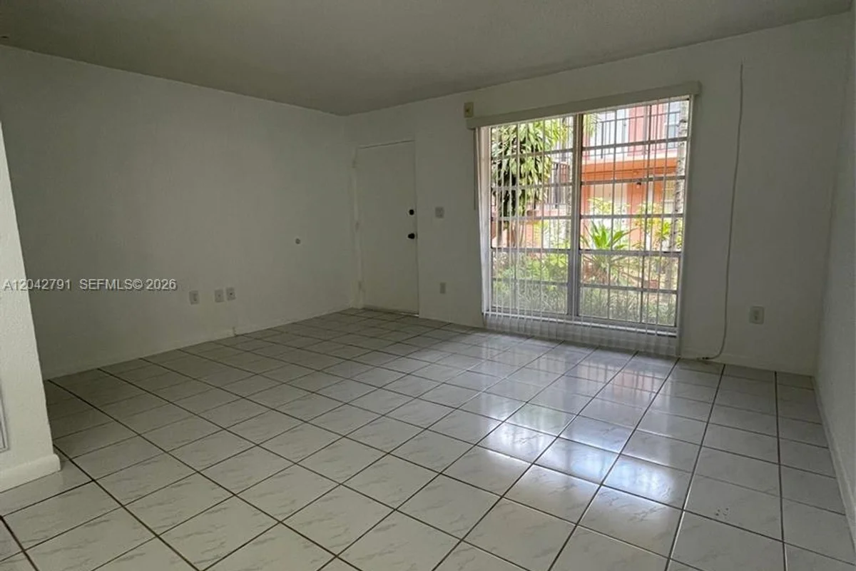 10832 SW 88th St #U13, Miami: photo 1 of 16