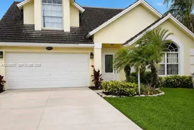 4351 Leicester Ct, West Palm Beach: photo 1 of 18