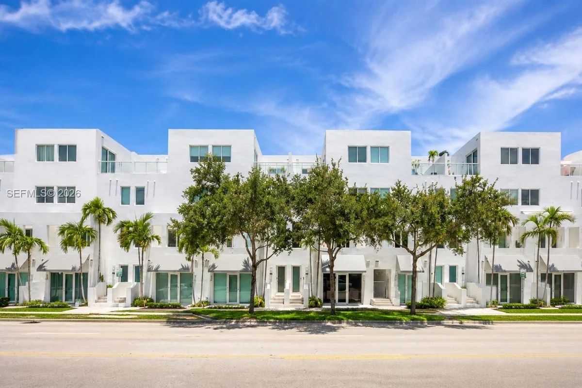 710 NE 3rd Ave, Fort Lauderdale: photo 1 of 82