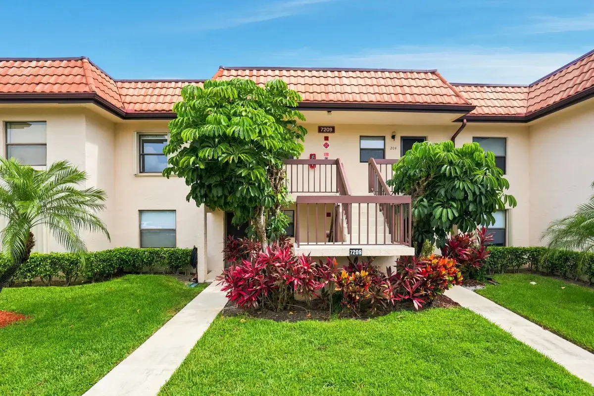 7209 Golf Colony Ct #203, Lake Worth: photo 1 of 50