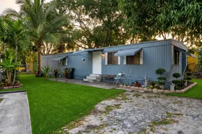 3 Ferne Ln, Greenacres: photo 1 of 1