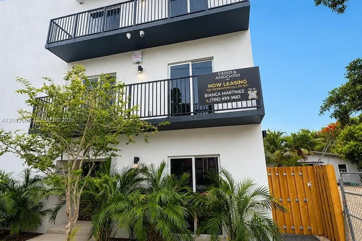 8106 NE 1st Ave #3, Miami: photo 1 of 15