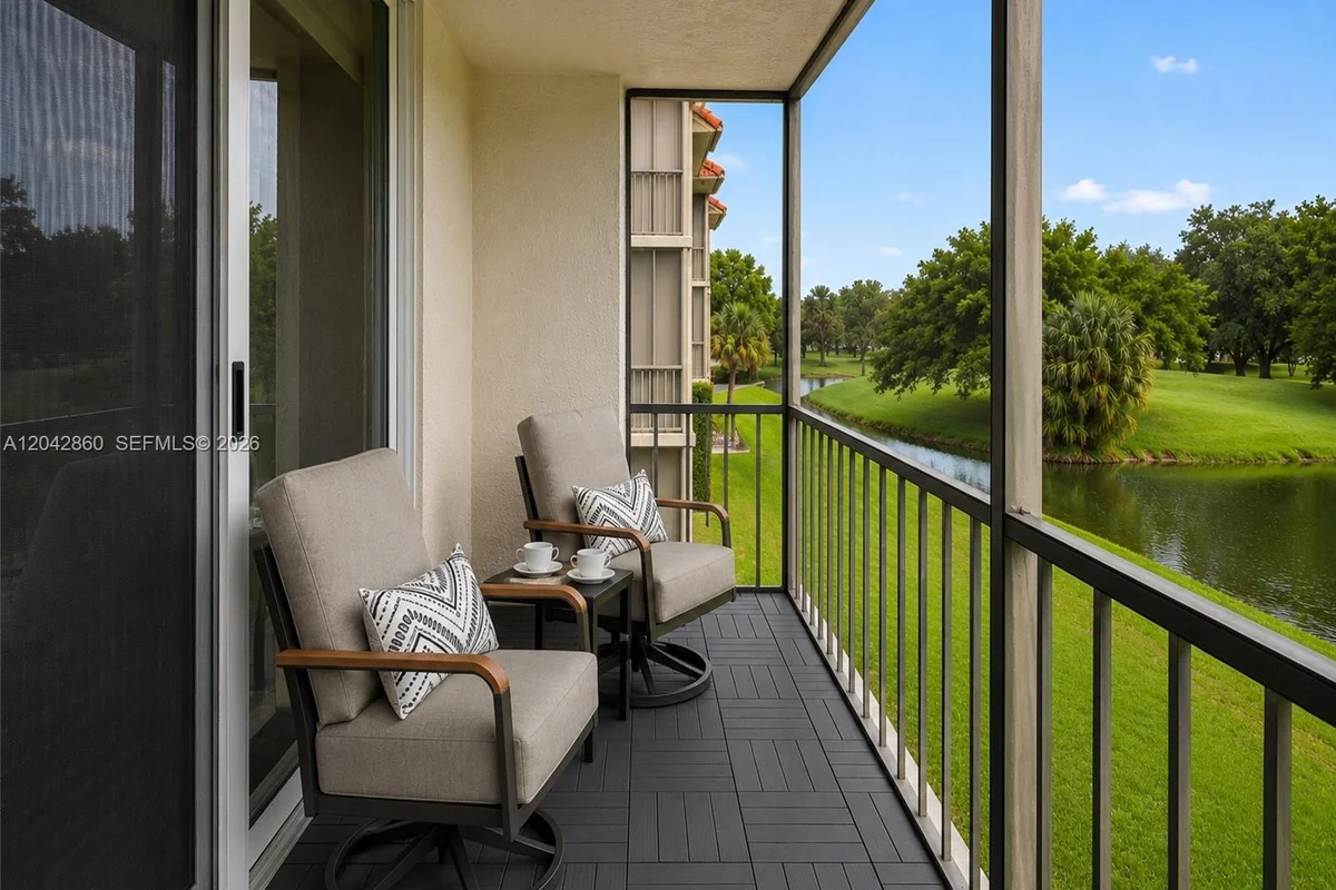 800 S Hollybrook Dr #205, Pembroke Pines: photo 1 of 35