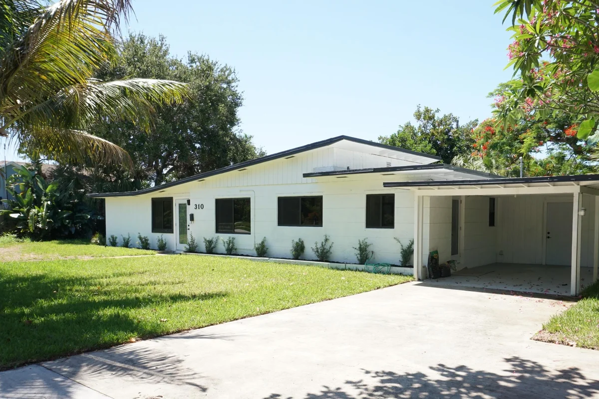 310 SW 1st Ave, Boynton Beach: photo 1 of 26