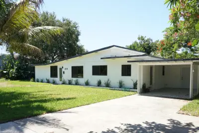 310 SW 1st Ave, Boynton Beach: photo 1 of 26