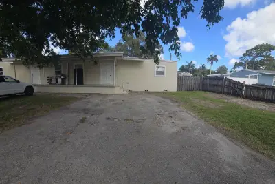 1220 Kent St, West Palm Beach: photo 1 of 10