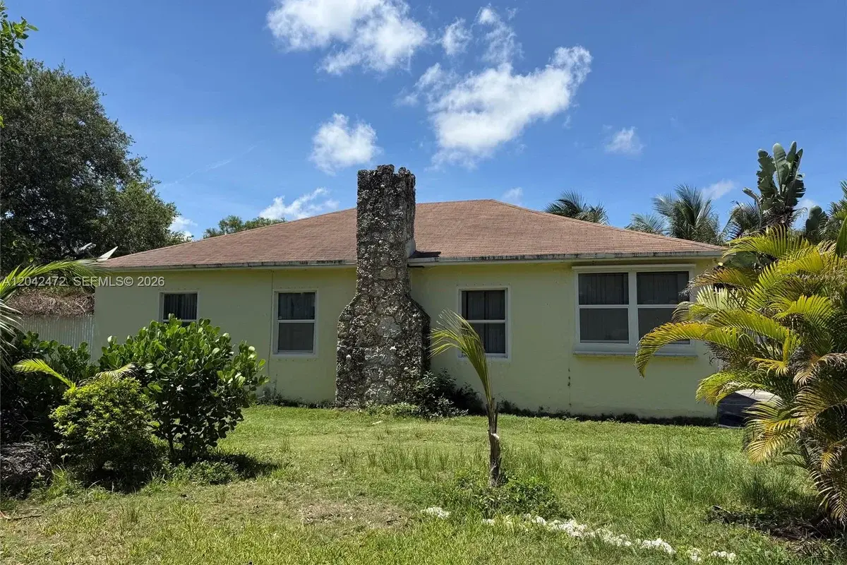 15201 SW 272nd St, Homestead: photo 1 of 7