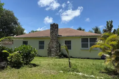 15201 SW 272nd St, Homestead: photo 1 of 7