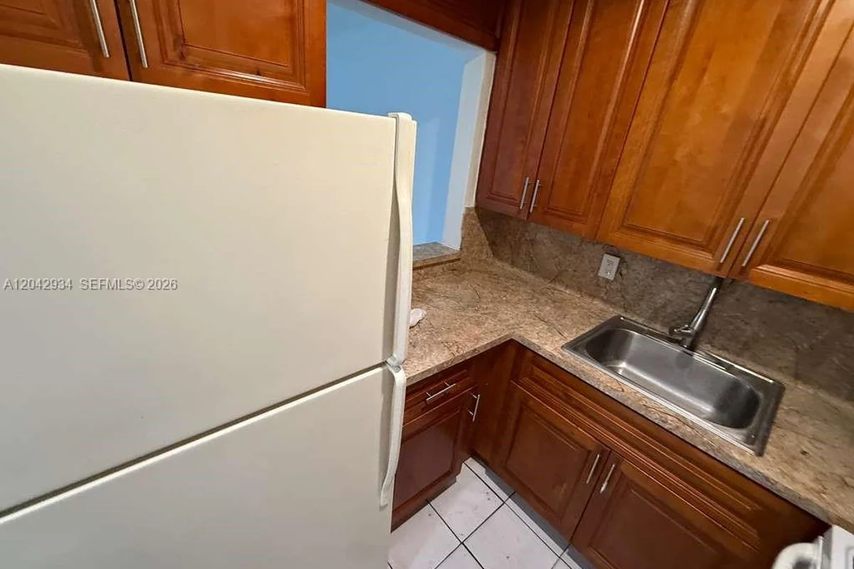 4370 NW 11th St #214, Miami: photo 1 of 14
