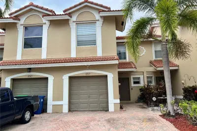 8917 NW 54th St, Sunrise: photo 1 of 20