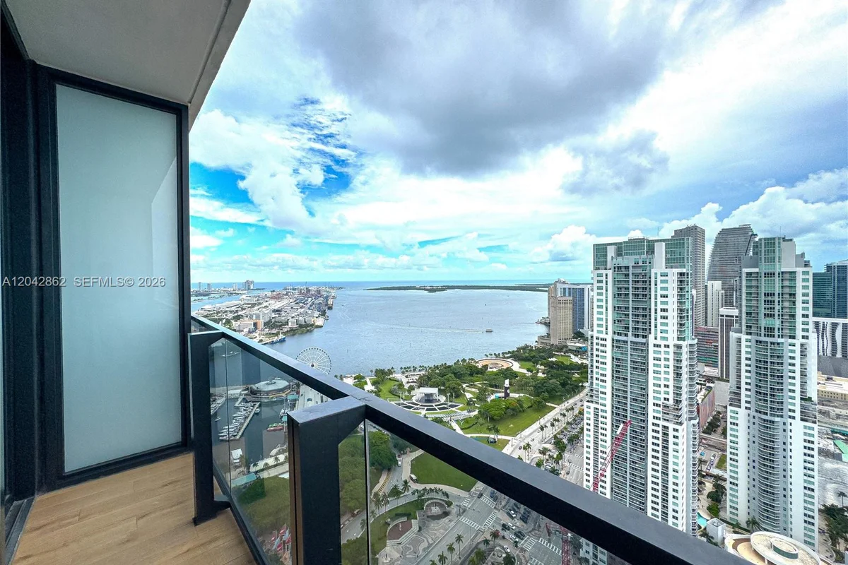 398 NE 5th St #4316, Miami: photo 1 of 31