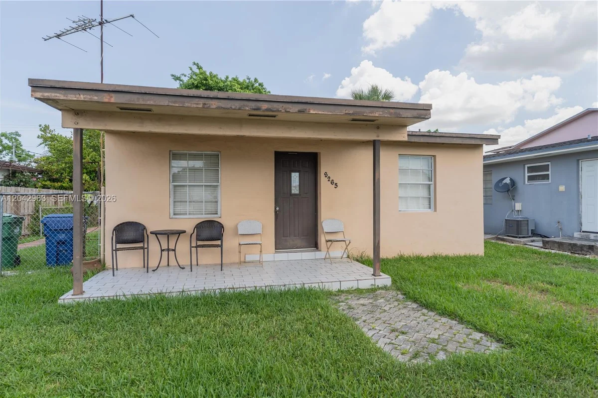 9265 SW 38th St, Miami: photo 1 of 18