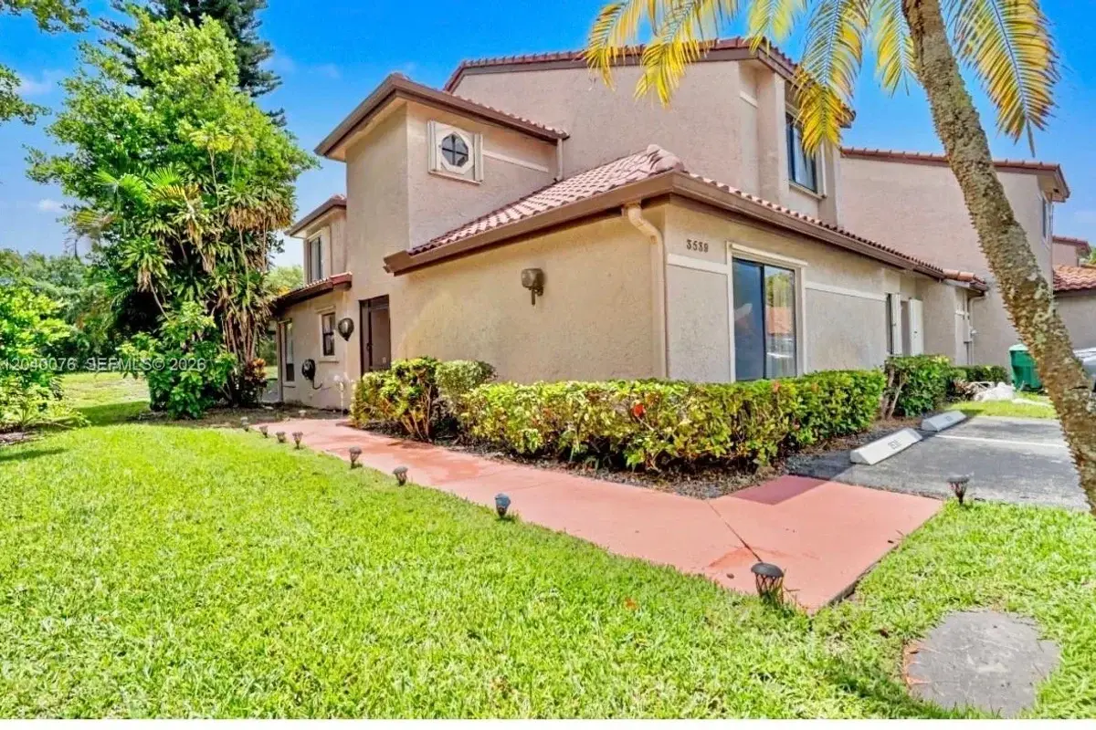 3539 W Inverrary Blvd W, Lauderhill: photo 1 of 43
