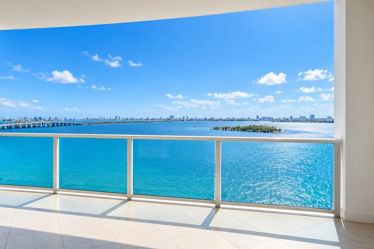 725 NE 22nd St #14E, Miami: photo 1 of 12