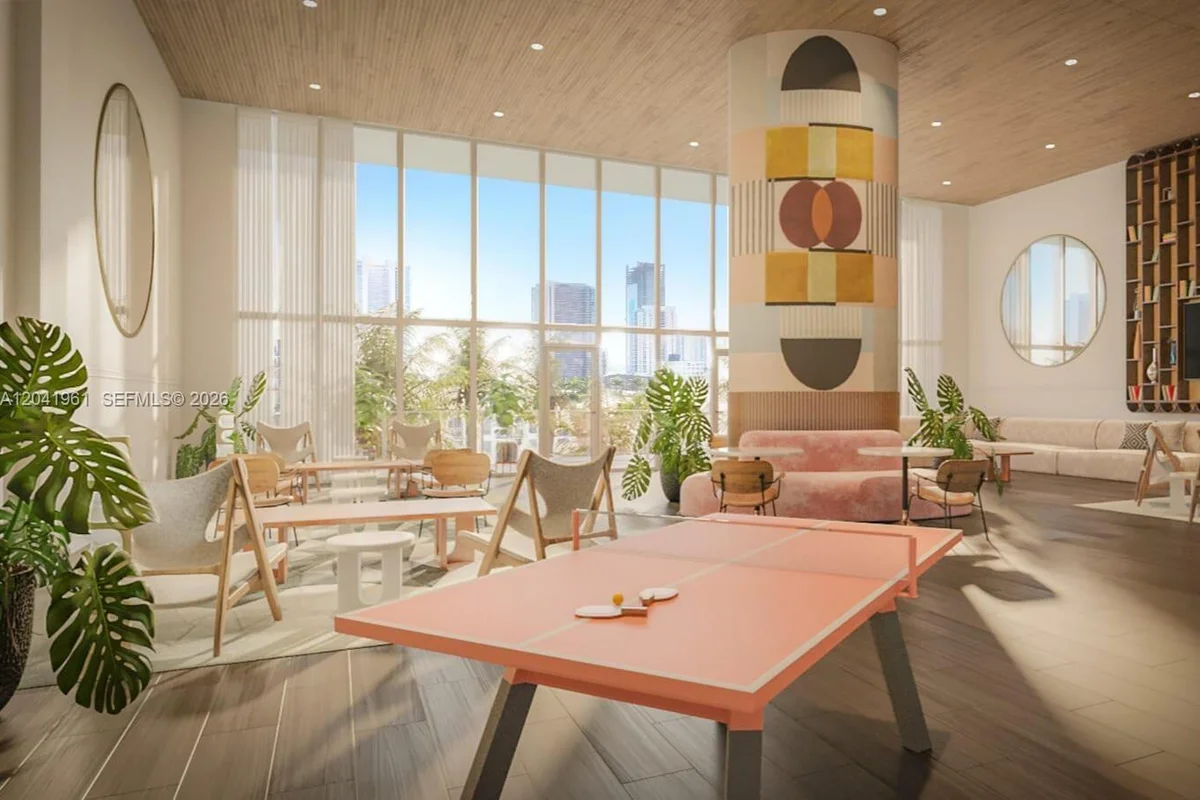 90 NE 32nd St #702, Miami: photo 1 of 6
