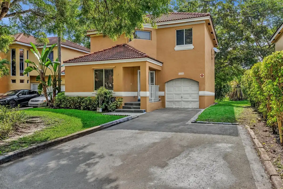 11251 Lakeview Dr #21-f, Coral Springs: photo 1 of 50