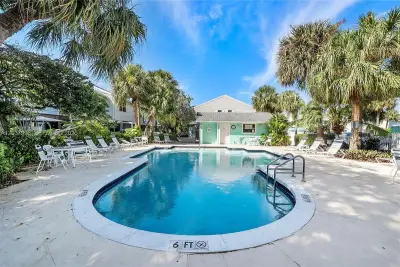 Townhouse in Pompano Beach: photo 1 of 42