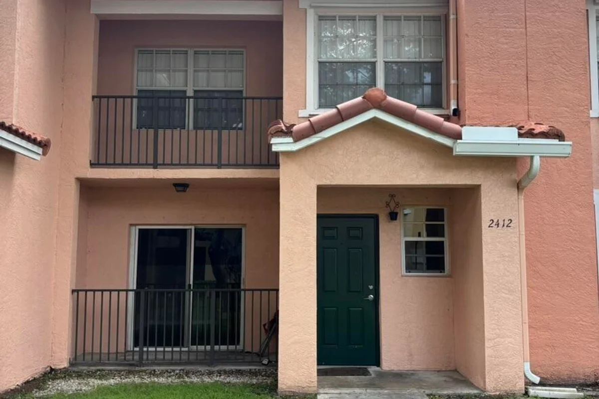 2412 Belmont Ln, North Lauderdale: photo 1 of 14