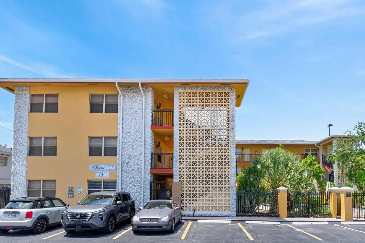 744 NE 14th Ave #21, Fort Lauderdale: photo 1 of 29