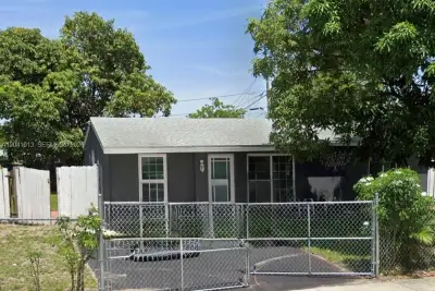 2300 SW 43rd Ave, Fort Lauderdale: photo 1 of 26