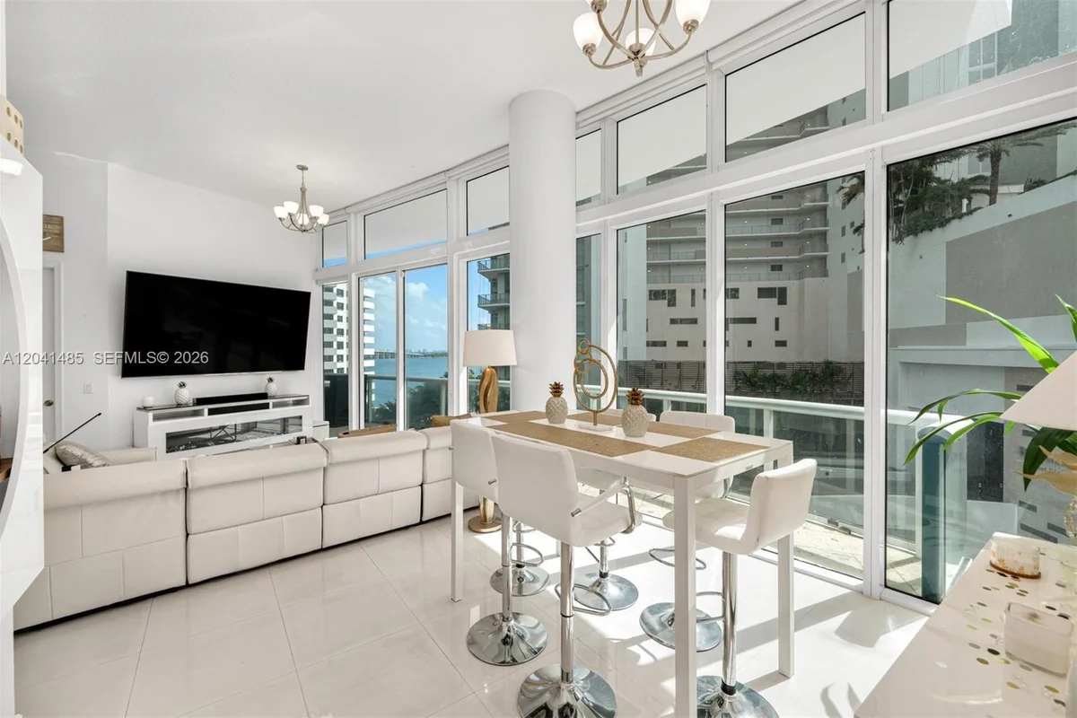 480 NE 30th St #501, Miami: photo 1 of 35