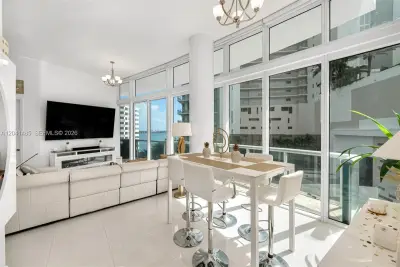 480 NE 30th St #501, Miami: photo 1 of 35