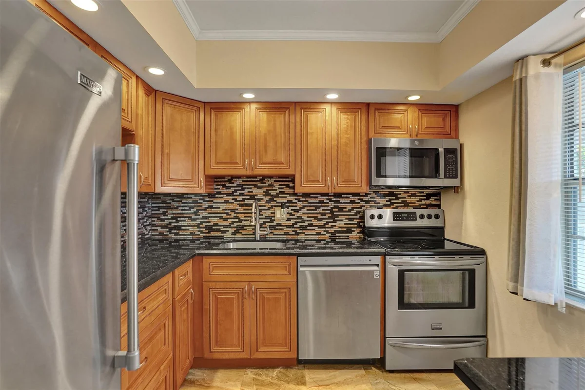 651 NW 80th Ter #207, Margate: photo 1 of 30