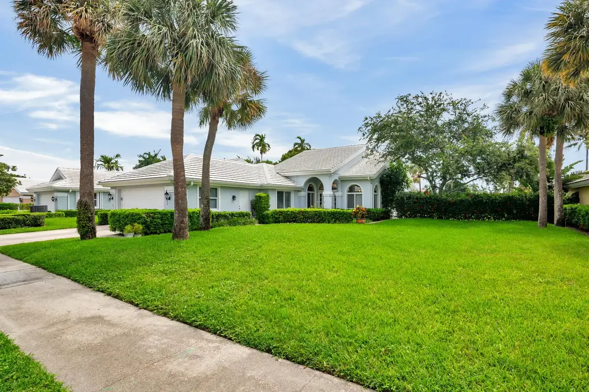 2402 Saratoga Bay Dr, West Palm Beach: photo 1 of 39
