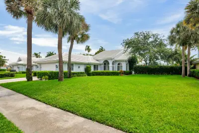 2402 Saratoga Bay Dr, West Palm Beach: photo 1 of 39