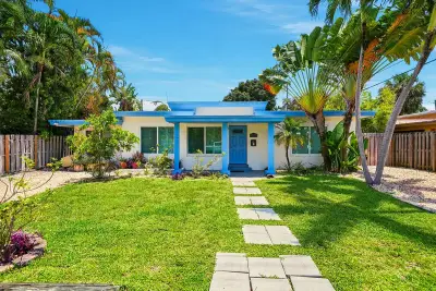 1777 NE 17th St, Fort Lauderdale: photo 1 of 57