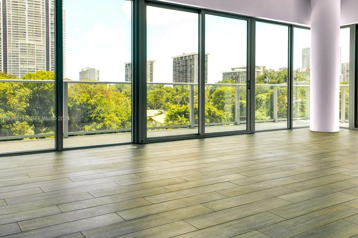 1600 SW 1st Ave #401, Miami: photo 1 of 24