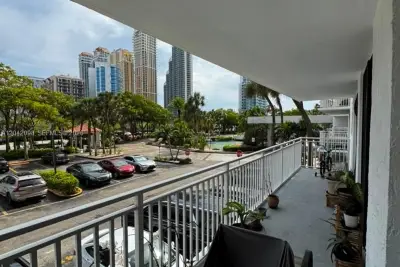 210 174th St #M11, Sunny Isles Beach: photo 1 of 10