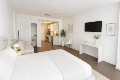 10275 Collins Ave #115, Bal Harbour: photo 1 of 8