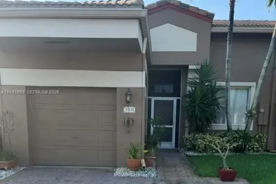 10136 Lombardy Dr, Tamarac: photo 1 of 16