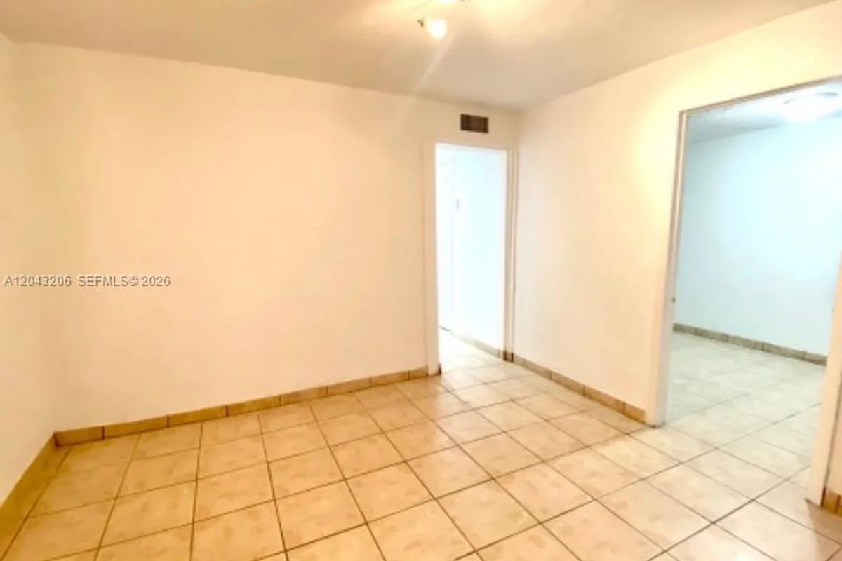 4307 SW 9th St, Miami: photo 1 of 14