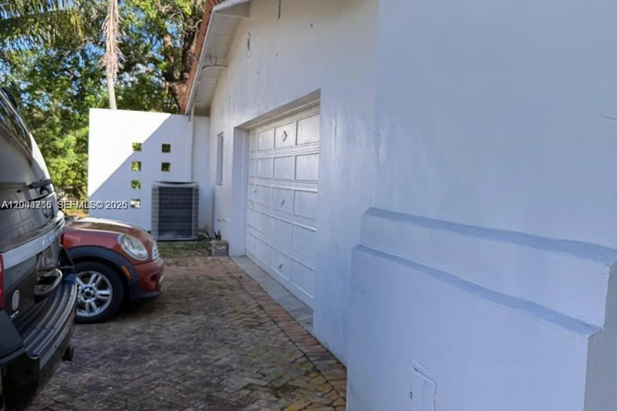 5600 SW 74th Ct, Miami: photo 1 of 5