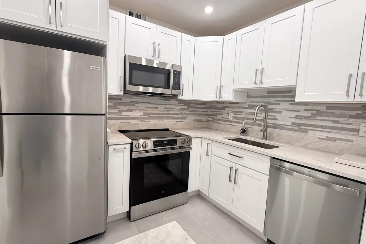 6505 Winfield Blvd, Margate: photo 1 of 22