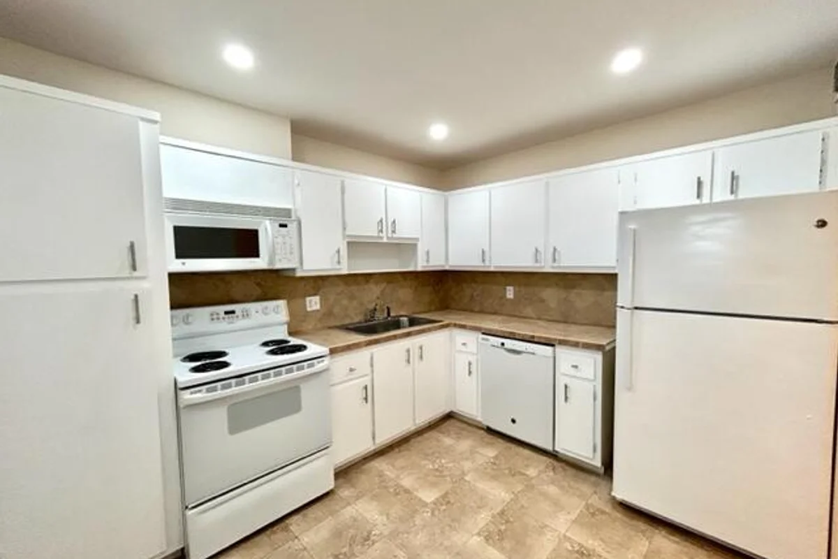 6061 N Falls Cir Dr #402, Lauderhill: photo 1 of 33