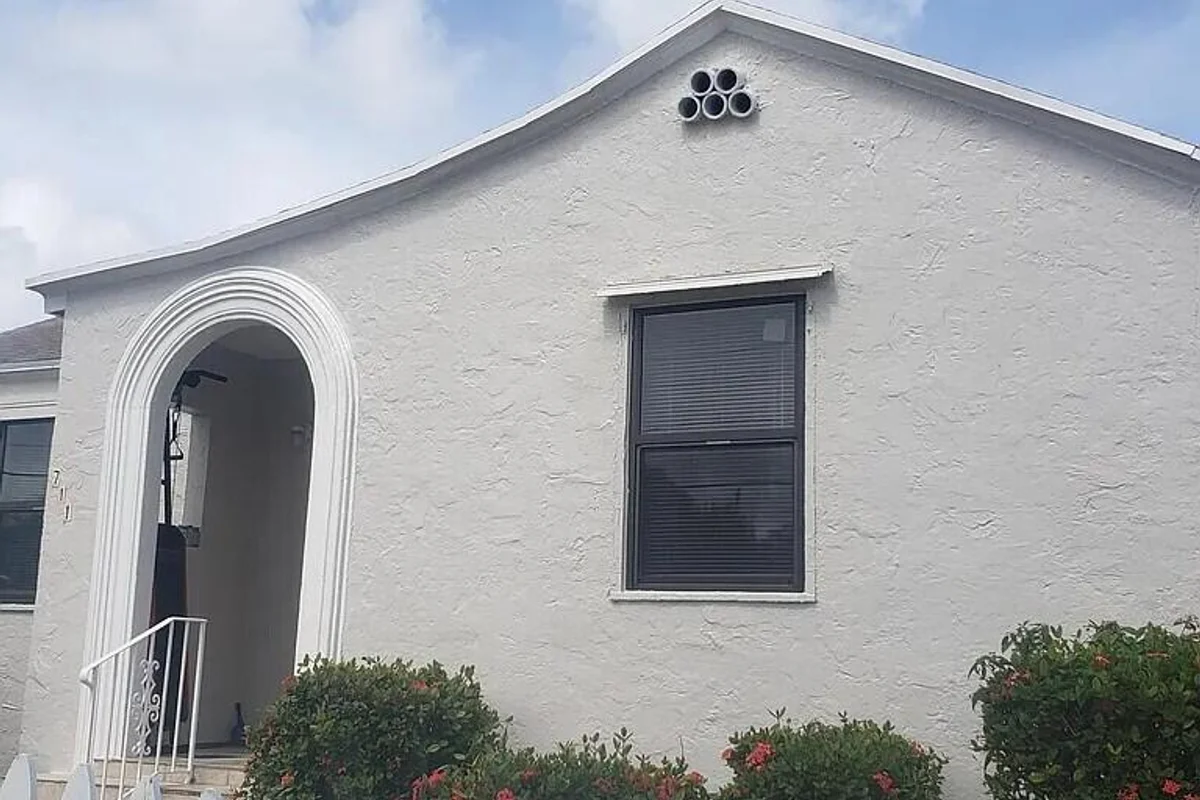 711 Palm Beach Lakes Blvd, West Palm Beach: photo 1 of 17