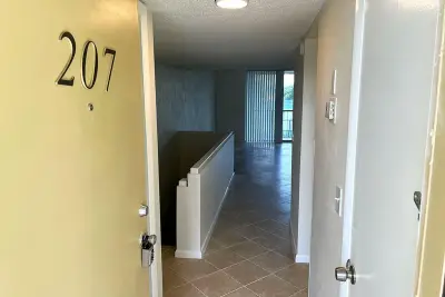 2828 Tennis Club Dr #207, West Palm Beach: photo 1 of 12